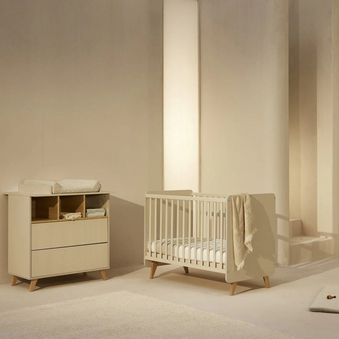 2025 Cuna Quax Loft – Diseño escandinavo, somier con altura ajustable | 60x120 cm | Greige y madera de haya | Certificación FSC | Con somier, sin colchón