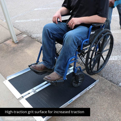 2025 Titan Ramps rampa plegable simple para silla de ruedas, 4 pies – capacidad de carga de 500 lb.