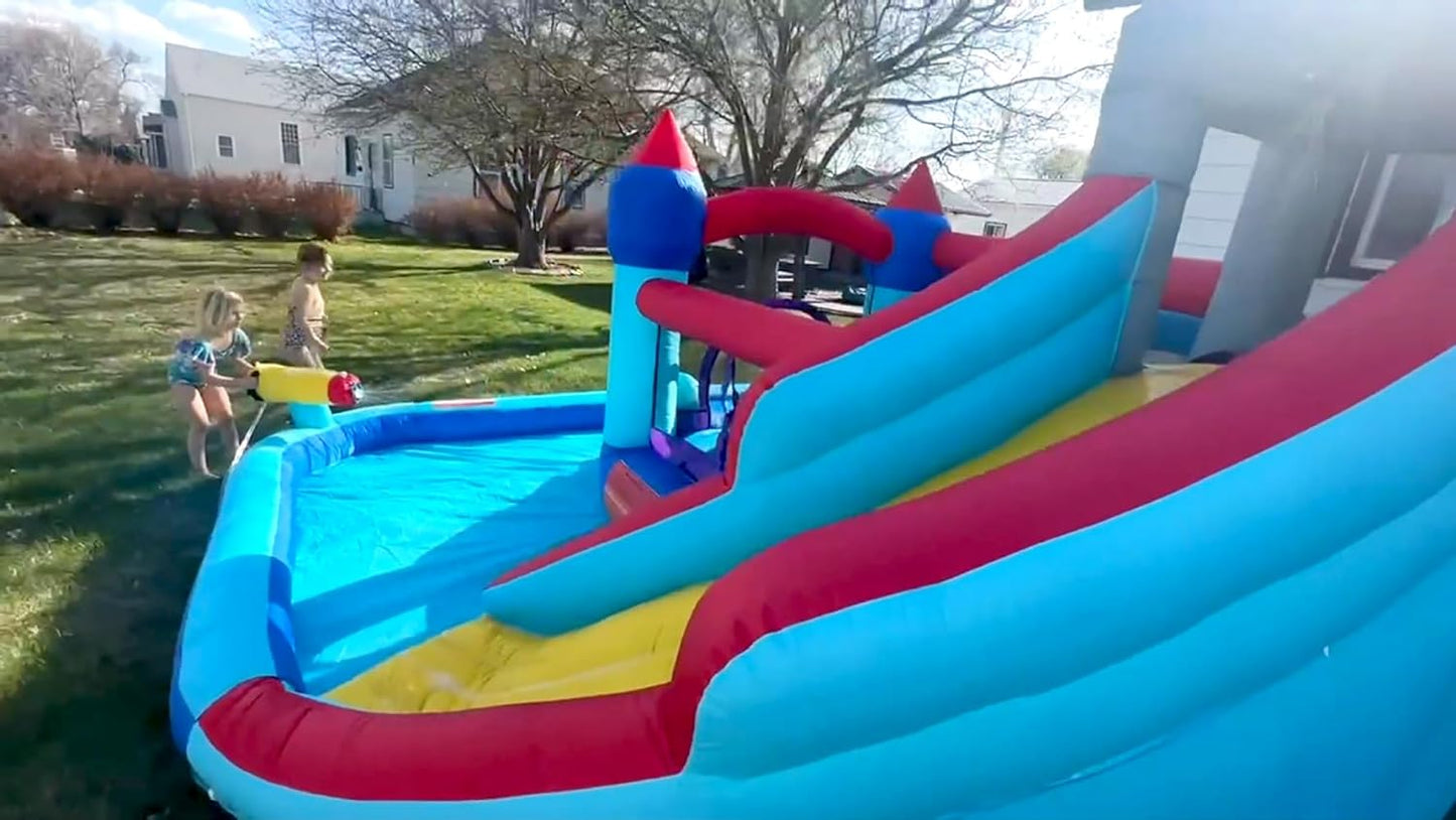Tobogán acuático inflable 8-en-1 para niños: castillo inflable parque acuático con soplador de 450W, muro de escalada, piscina, 2 pistolas de agua, canasta de baloncesto, tobogán, rociador de cocodrilo – perfecto como regalo y para fiestas en el jard