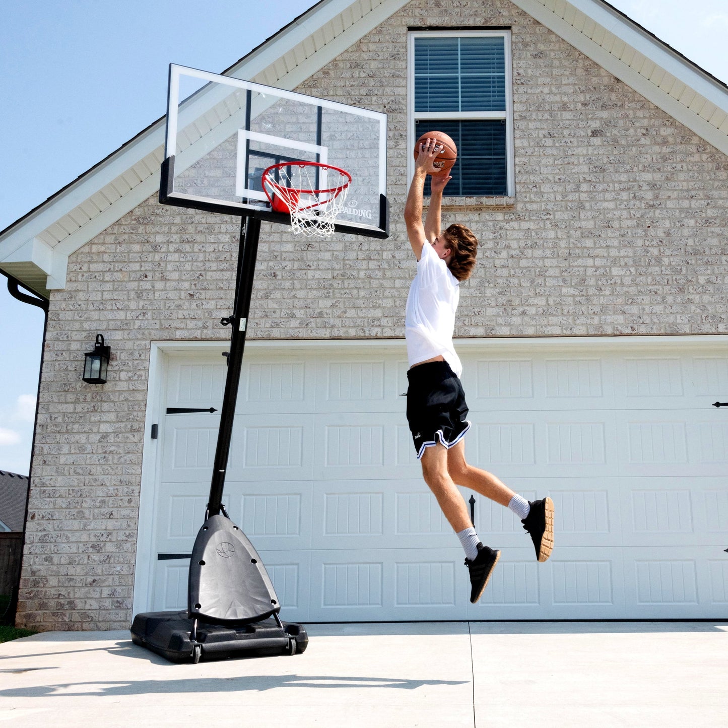 2025 Canasta de Baloncesto Portátil Spalding de 54 pulgadas – Panel de Policarbonato Irrompible, Sistema ExactaHeight y Aro Pro Slam – Juego al Aire Libre